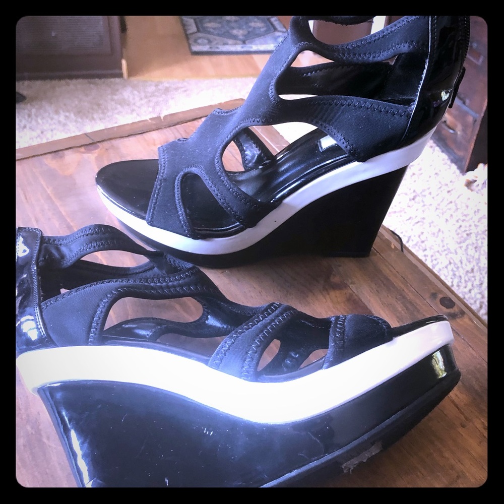 Vera wang nwot wedge heels